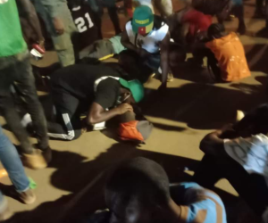 بالفيديو.. ارتفاع حصيلة ضحايا التدافع أمام ملعب لكرة القدم في الكاميرون إلى ثمانية