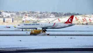 استمرار إغلاق مطار اسطنبول بسبب الثلوج الكثيفة