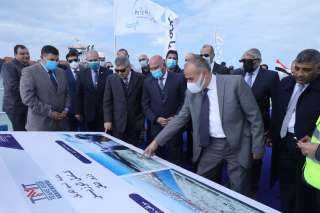 وزير النقل يتفقد أعمال البنية الفوقية لمحطة تحيا مصر متعددة الأغراض بميناء الإسكندرية