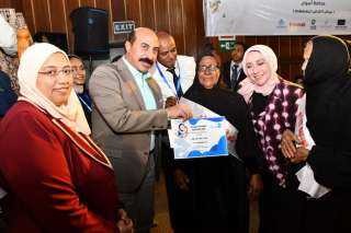 محافظ أسوان  يسلم 75 فتاة من الغير قادرات للأجهزة الكهربائية والمعمرة والمنزلية والمهداه من الجمعية المصرية للتنمية المتكاملة