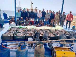 جهود السيطرة أثناء فترة وقف أنشطة الصيد ببحيرة ناصر بضبط 4 طن من الأسماك الطازجة و 111 معدة