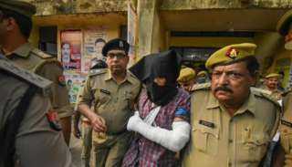 الشرطة الهندية تعتقل عشرات بعد أعمال عنف استهدفت عناصرها