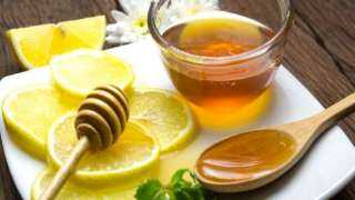 فوائد مزيج العسل والليمون للبشرة والشعر والصحة العامة