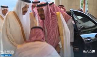 بالفيديو.. طريقة ”معايدة” الأمير محمد بن سلمان لوالده الملك سلمان تثير تفاعلا بمواقع التواصل الاجتماعي