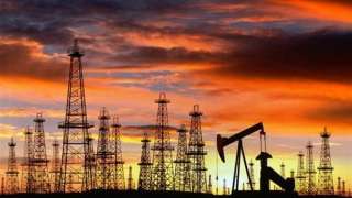 بلومبرج : الاتحاد الأوروبي يقترح حظر نقل النفط والمنتجات الروسية عالميًا