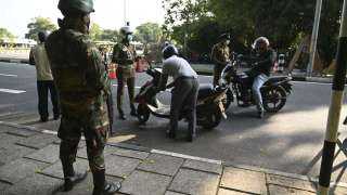 حظر تجول في عاصمة سريلانكا بعد صدامات مع متظاهرين