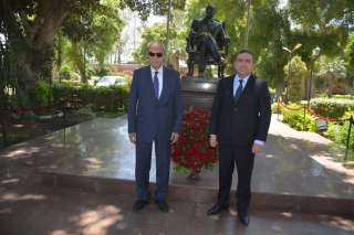 محافظ القليوبية يستقبل سفير أذربيجان بالقاهرة لوضع أكليل من الزهور على تمثال الزعيم حيدر علييف بالقناطر الخيرية