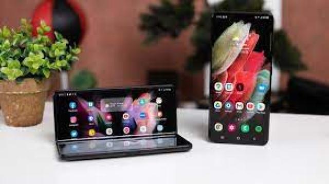 هاتفي سامسونح  Galaxy Z Flip4 و Z Fold4  