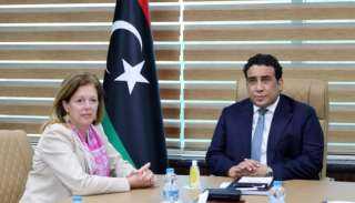 المنفي وويليامز يبحثان تحضيرات المشاورات الليبية في القاهرة