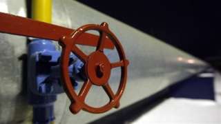 أوكرانيا ترفض طلب نقل الغاز الروسي إلي أوروبا.. وموسكو تغير مسار الإمدادات
