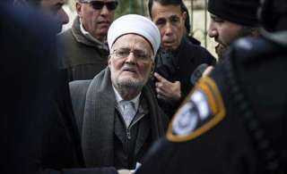 سلطات الاحتلال تصدر قرارا بمنع خطيب المسجد الأقصى من السفر لمدة 4 أشهر