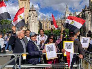الجالية المصرية في لندن تحتفي بمفتي الجمهورية أمام مبنى البرلمان البريطاني