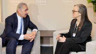اشتية يبحث التطورات الفلسطينية مع رئيسة الوزراء التونسية
