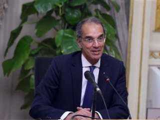 وزير الاتصالات يعلن توفير إنترنت فائق السرعة لكافة قرى مصر