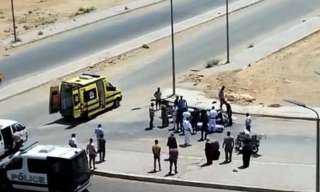 مصرع عامل ”دليفري” في حادث تصادم بين دراجة نارية وسيارة نقل بمدينة بدر