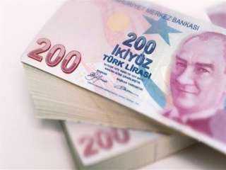 الليرة التركية تتراجع قبل اجتماع البنك المركزي