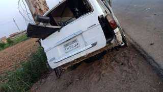 مصرع طفل وإصابة 18 شخصا في حادث انقلاب سيارة بصحراوي الفيوم