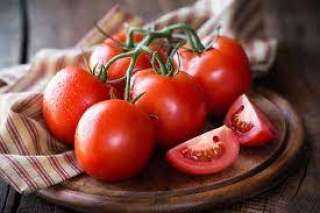 يخفض الكوليسترول ويعالج الالتهابات.. فوائد تناول الطماطم بانتظام