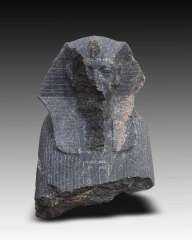 وزارة السياحة والآثار:الكشف عن كتل حجرية من عهد الملك خوفو بمعبد الشمس بهليوبليس