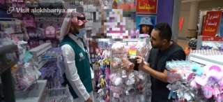 بالفيديو.. السلطات السعودية تضبط محلات تبيع ألعابا ”تروج للمثلية”