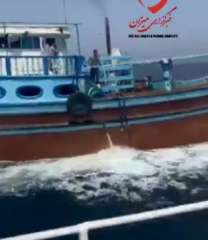 إيران تحتجز سفينة تحمل 90 ألف لتر وقود مهرب