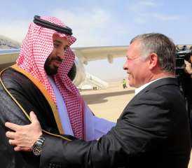 الملك عبد الله يودع الأمير محمد بن سلمان قبل توجهه في زيارة تاريخية إلى تركيا