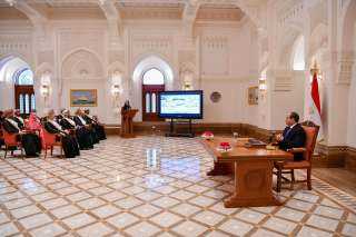 الرئيس السيسى يلتقى ممثلي مجتمع الأعمال ورؤساء كبرى الشركات في سلطنة عمان