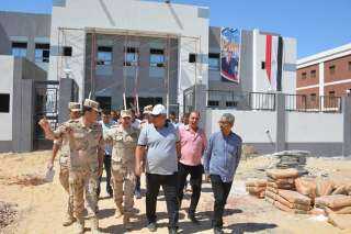 محافظ الوادي الجديد يجوب قرى الفرافرة على يومين متتاليين للوقوف على تنفيذ الأعمال