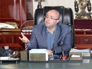 محافظ بني سويف يناقش خطة استعدادات القطاعات لاستقبال عيد الأضحى المبارك