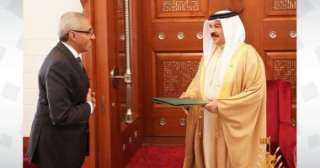 سفير مصر بالمنامة يسلم ملك البحرين دعوة الرئيس السيسي لحضور قمة  المناخ