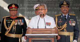 رئيس وزراء سريلانكا يدعو لاجتماع طارئ مع الحكومة بعد فرار الرئيس راجاباكسا