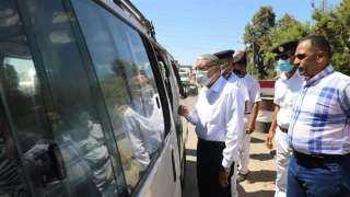 محافظ المنيا يتابع انتظام العمل بمواقف سيارات الأجرة والالتزام بالتعريفة الجديدة
