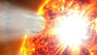 انفجار شمسي ضخم يشكل ”واديا من النار” ويرسل توهجات قوية متجهة نحو الأرض