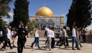 مستوطنون إسرائيليون يقتحمون باحات المسجد الأقصى