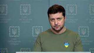 زيلنسكي يتهم روسيا باستهداف محطة ”زاباروجيه” النووية الأوكرانية
