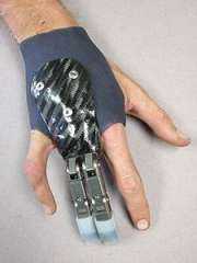 تطوير إصبع اصطناعية قادرة على التعرف على المواد السطحية بدقة 90%