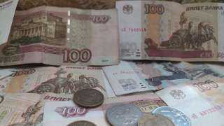 الروبل الروسي يصعد أمام الدولار واليورو مع ارتفاع النفط