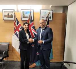 وزير الدفاع النيوزيلندي يستقبل السفيرة المصرية لدى نيوزيلندا