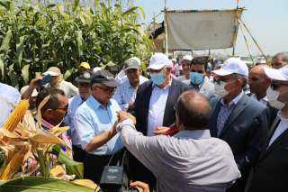 وزير الزراعة ومحافظ كفر الشيخ يطلقان فعاليات يوم الحقل السنوي لمحصولي الذرة الشامية والأرز بمحطة بحوث سخا