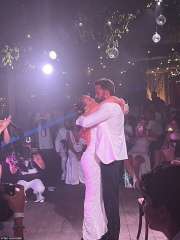 جينيفر لوبيز تهدى بن أفليك أغنية خاصة وعرض راقص بحفل زفافها