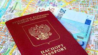 فرنسا وألمانيا تحثان بروكسل على مواصلة إصدار التأشيرات للروس