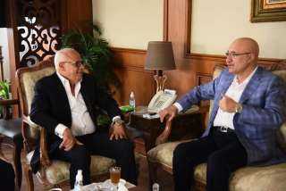 محافظ بورسعيد يلتقي رئيس اللجنة المعينة لإدارة النادي المصري ويشيد بجهوده خلال الفترة الماضية