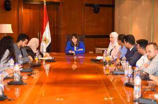 وزيرة الهجرة تعقد اجتماعا موسعا بالصحفيين لاستعراض استراتيجية عمل الوزارة