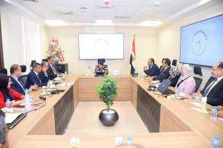 وزيرة الهجرة تعقد اجتماعها الأول بمقر الوزارة بالعاصمة الإدارية الجديدة