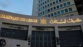 رويترز: مصرف لبنان المركزي يتوقف تماما عن توفير الدولار لواردات البنزين