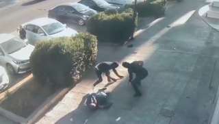 بالفيديو.. مواطن لبناني يتعرض للسلب بقوة السلاح