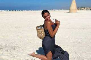 ميرهان حسين تتصدر ”التريند” بعد ما قامت بنشر صورها على شاطئ البحر