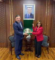 السفيرة المصرية فى طشقند تلتقى مع وزير الصحة الأوزبكى