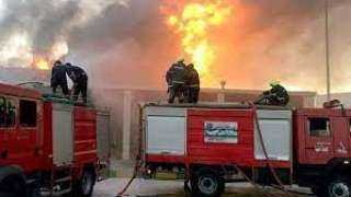 الدفع بـ6 سيارات إطفاء للسيطرة على حريق بعدد من المنازل والأحواش بسوهاج