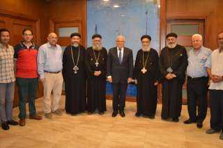 محافظ بورسعيد يستقبل وفدا من الكنيسة للتهنئة بذكرى انتصارات أكتوبر المجيدة